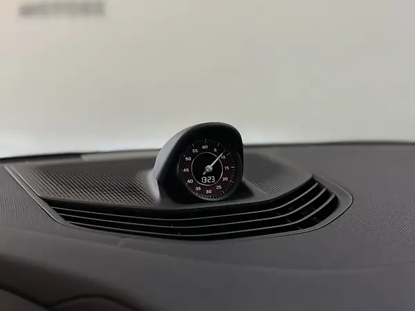 Porsche Taycan - Imagem 14