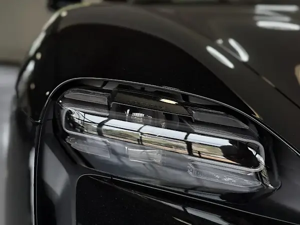 Porsche Taycan - Imagem 18