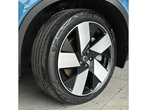 Volvo C40 Recharge - Imagem 14