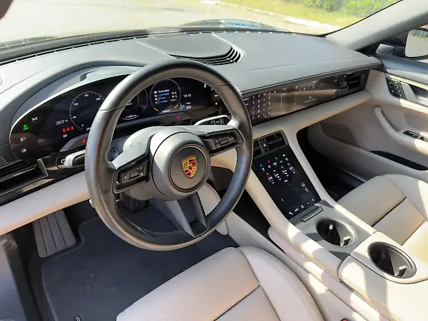 Porsche Taycan - Imagem 13