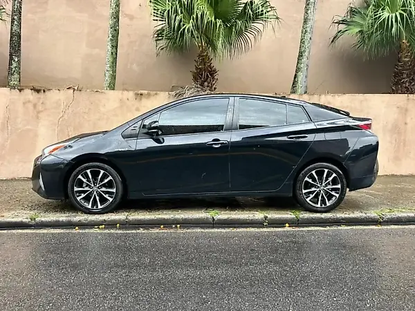 Toyota Prius Gen-4 - Imagem 2