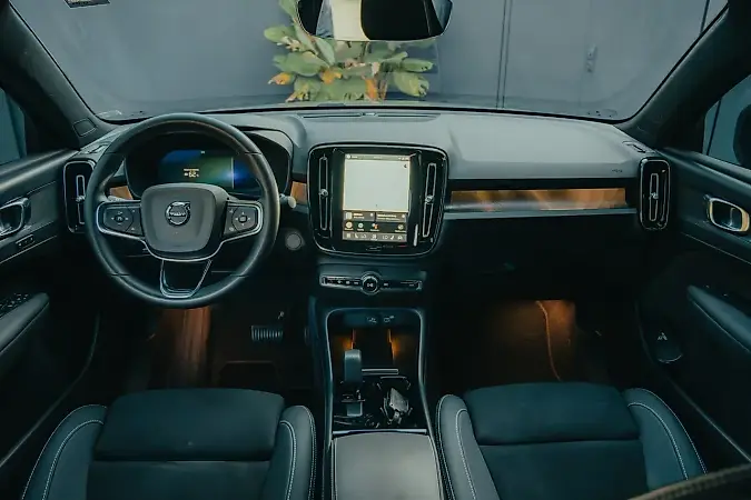 Volvo C40 Recharge - Imagem 13