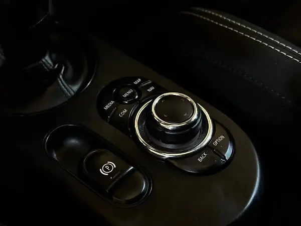 Mini Cooper SE - Imagem 17