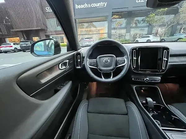 Volvo XC40 Recharge - Imagem 12
