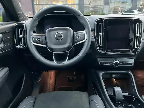 Volvo XC40 Recharge - Imagem 13