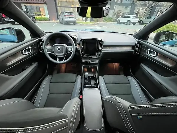 Volvo XC40 Recharge - Imagem 14