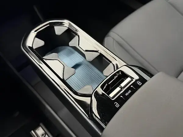 Volvo EX30 - Imagem 11