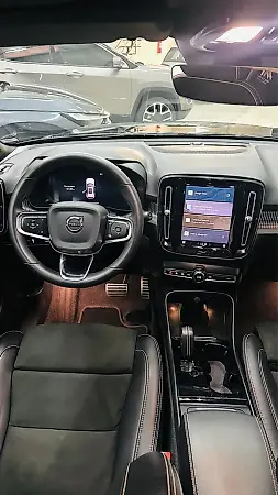 Volvo XC40 Recharge - Imagem 8