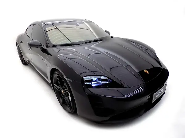 Porsche Taycan - Imagem 1
