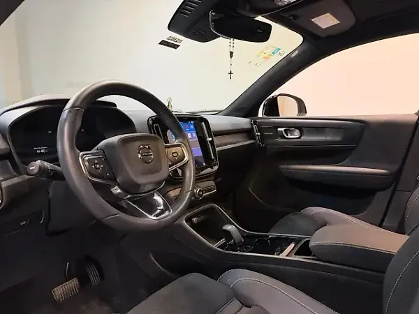 Volvo XC40 Recharge - Imagem 11