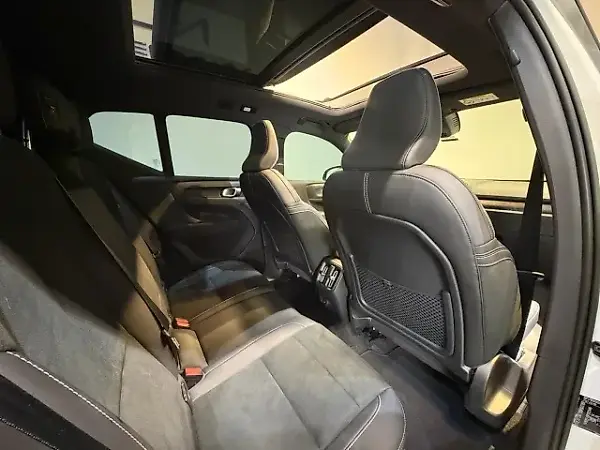 Volvo XC40 Recharge - Imagem 13
