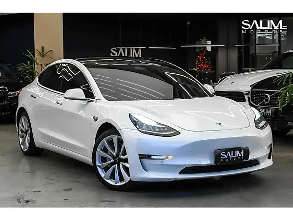 Tesla Model 3 - Imagem 1