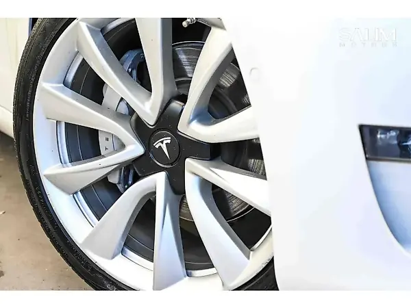 Tesla Model 3 - Imagem 4