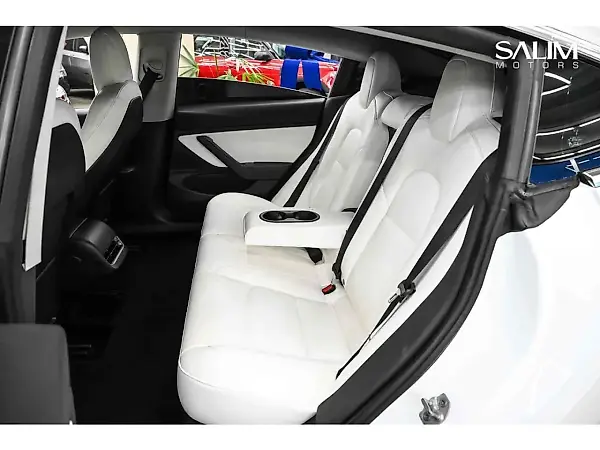 Tesla Model 3 - Imagem 13