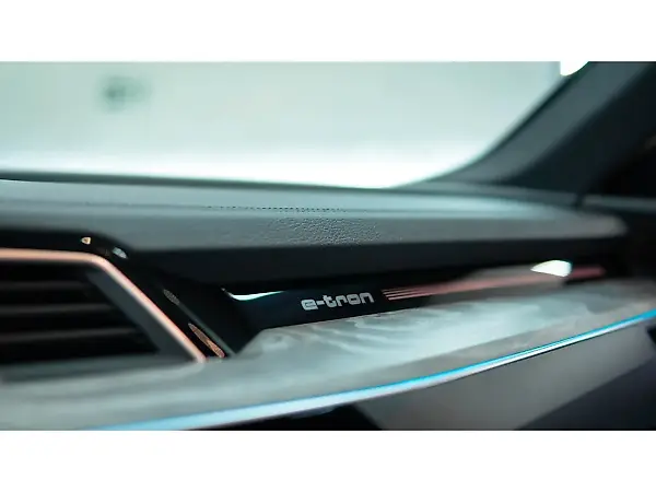 Audi E-tron S Sportback - Imagem 17