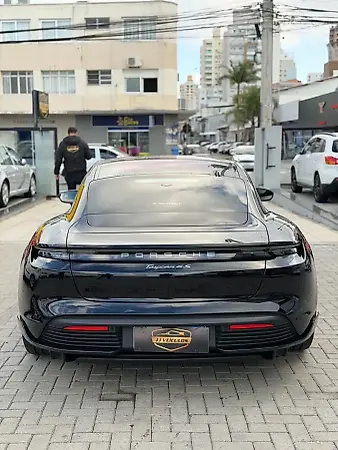 Porsche Taycan - Imagem 8