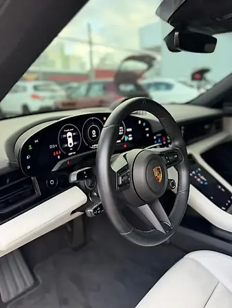 Porsche Taycan - Imagem 13