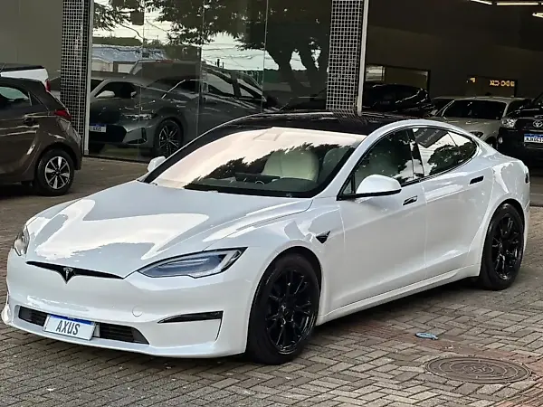 Tesla Model S - Imagem 1