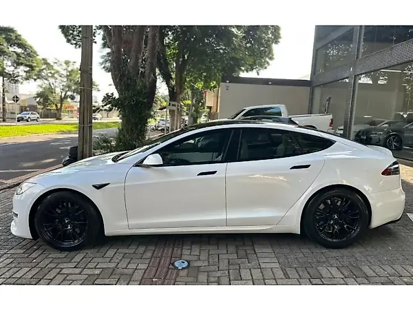Tesla Model S - Imagem 8