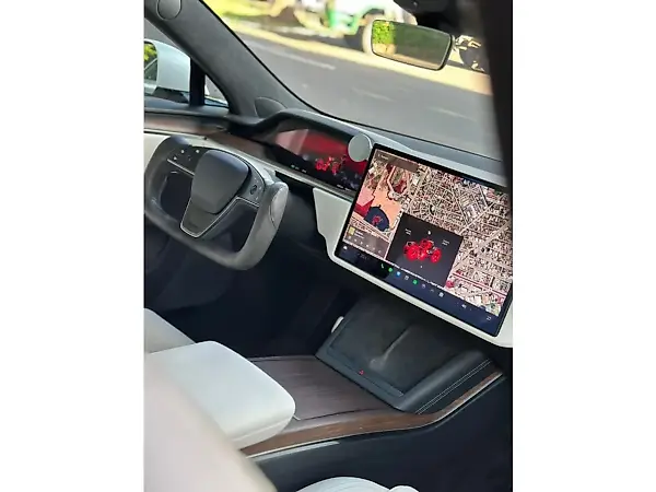 Tesla Model S - Imagem 16