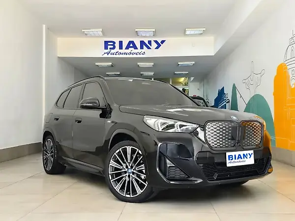 BMW IX1 - Imagem 1