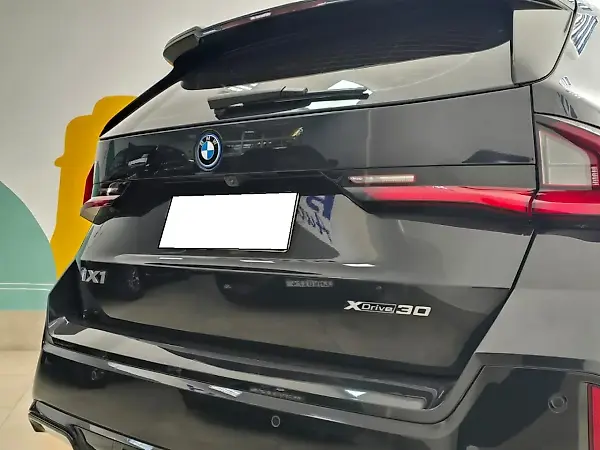 BMW IX1 - Imagem 8