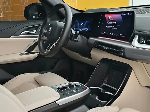 BMW IX1 - Imagem 12