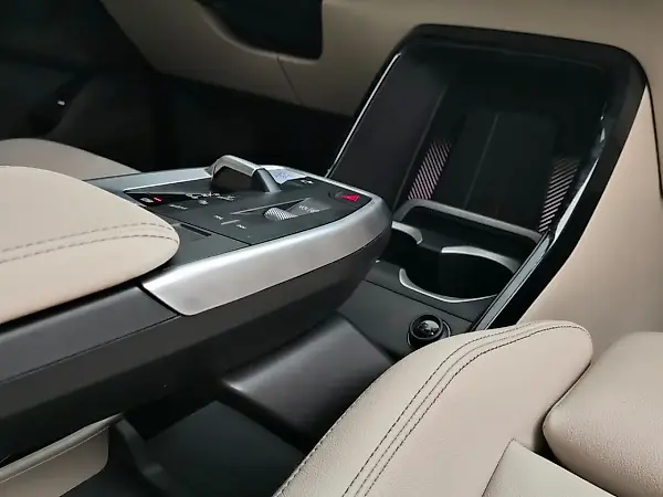 BMW IX1 - Imagem 13