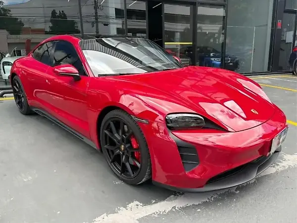 Porsche Taycan - Imagem 1