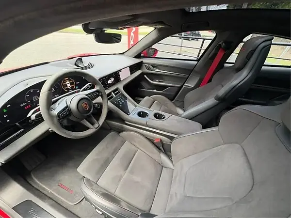 Porsche Taycan - Imagem 9