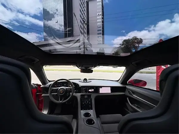 Porsche Taycan - Imagem 12