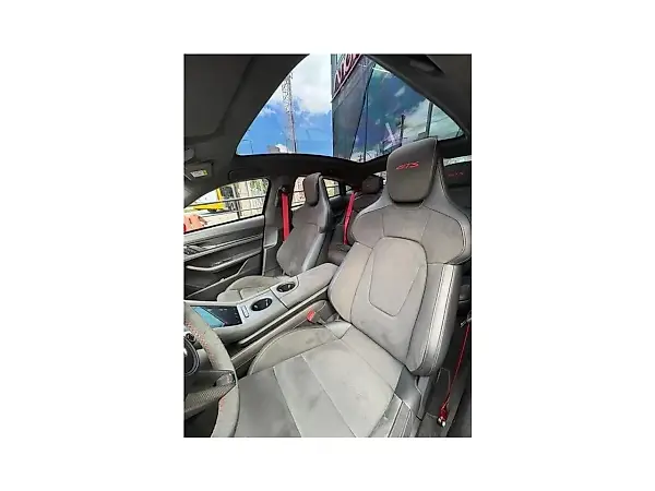 Porsche Taycan - Imagem 16