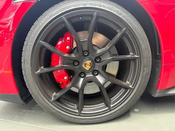 Porsche Taycan - Imagem 18