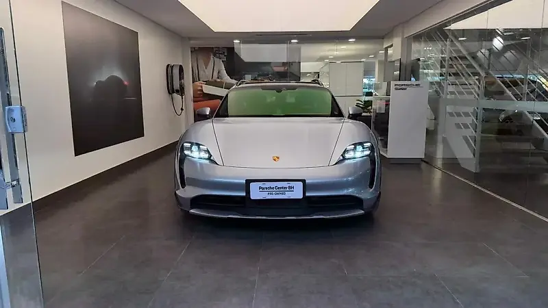 Porsche Taycan - Imagem 1