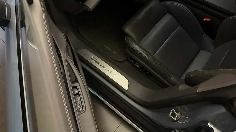 Porsche Taycan - Imagem 14