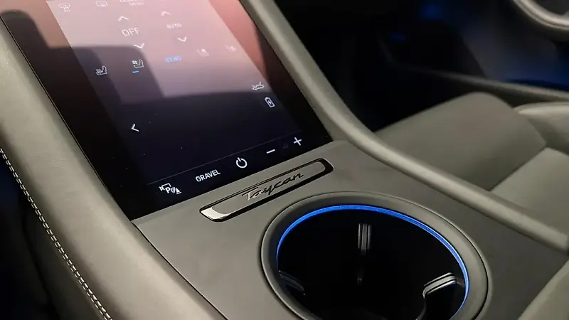 Porsche Taycan - Imagem 15