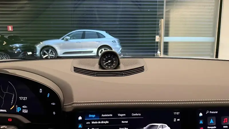 Porsche Taycan - Imagem 16