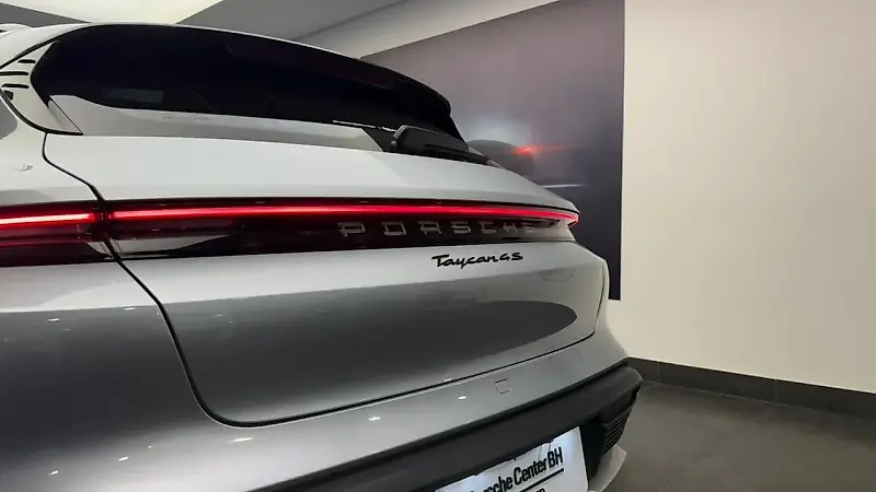 Porsche Taycan - Imagem 19