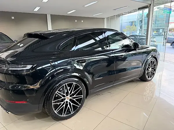 Porsche Cayenne E-hybrid - Imagem 1