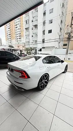 Volvo S60 Recharge Plug-in Hybrid - Imagem 3