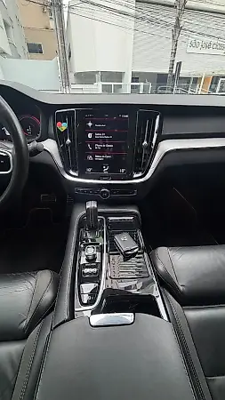 Volvo S60 Recharge Plug-in Hybrid - Imagem 12
