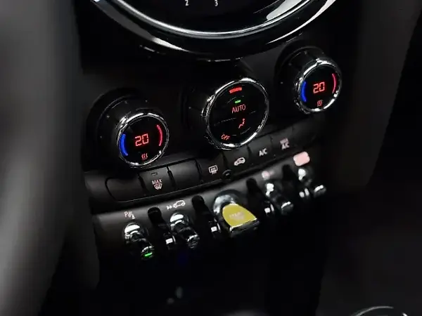 Mini Cooper SE - Imagem 13