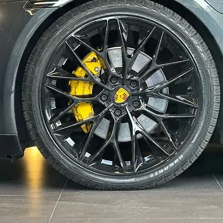 Porsche Taycan - Imagem 12