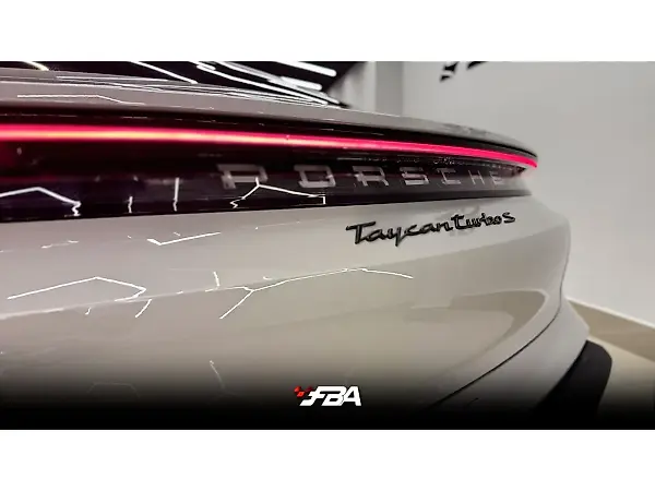 Porsche Taycan - Imagem 4