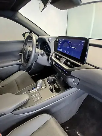 Lexus Ux 300e - Imagem 17
