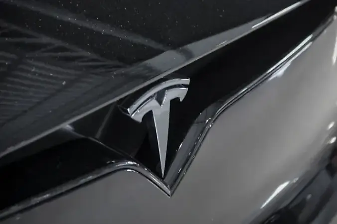 Tesla Model X - Imagem 2