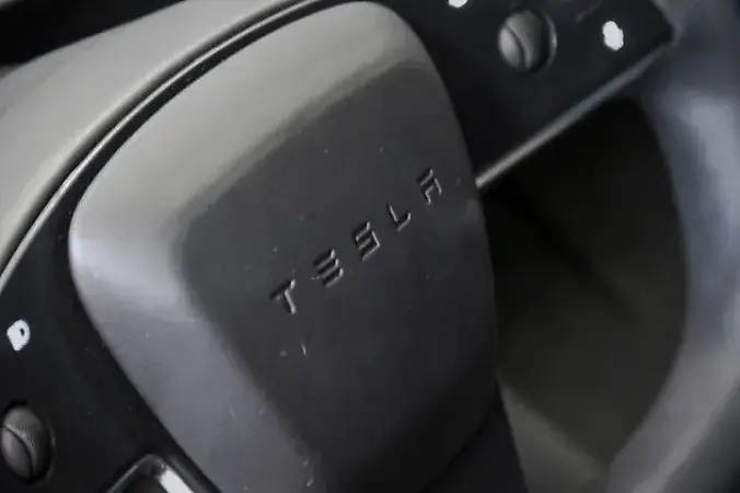 Tesla Model X - Imagem 11