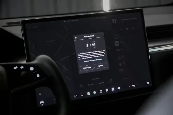Tesla Model X - Imagem 12