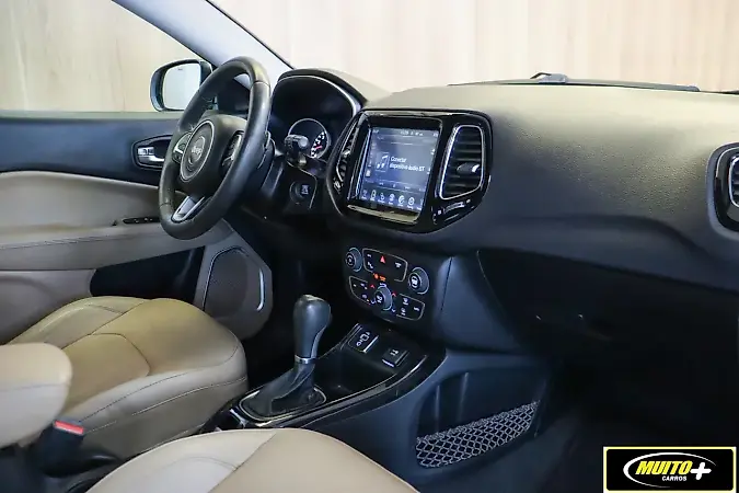 Jeep Compass 4xe Plug-in Hybrid - Imagem 8