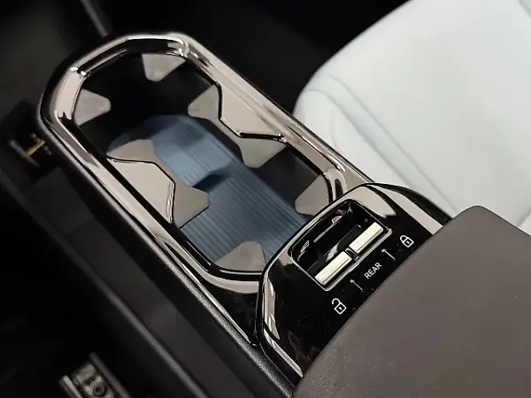 Volvo EX30 - Imagem 10